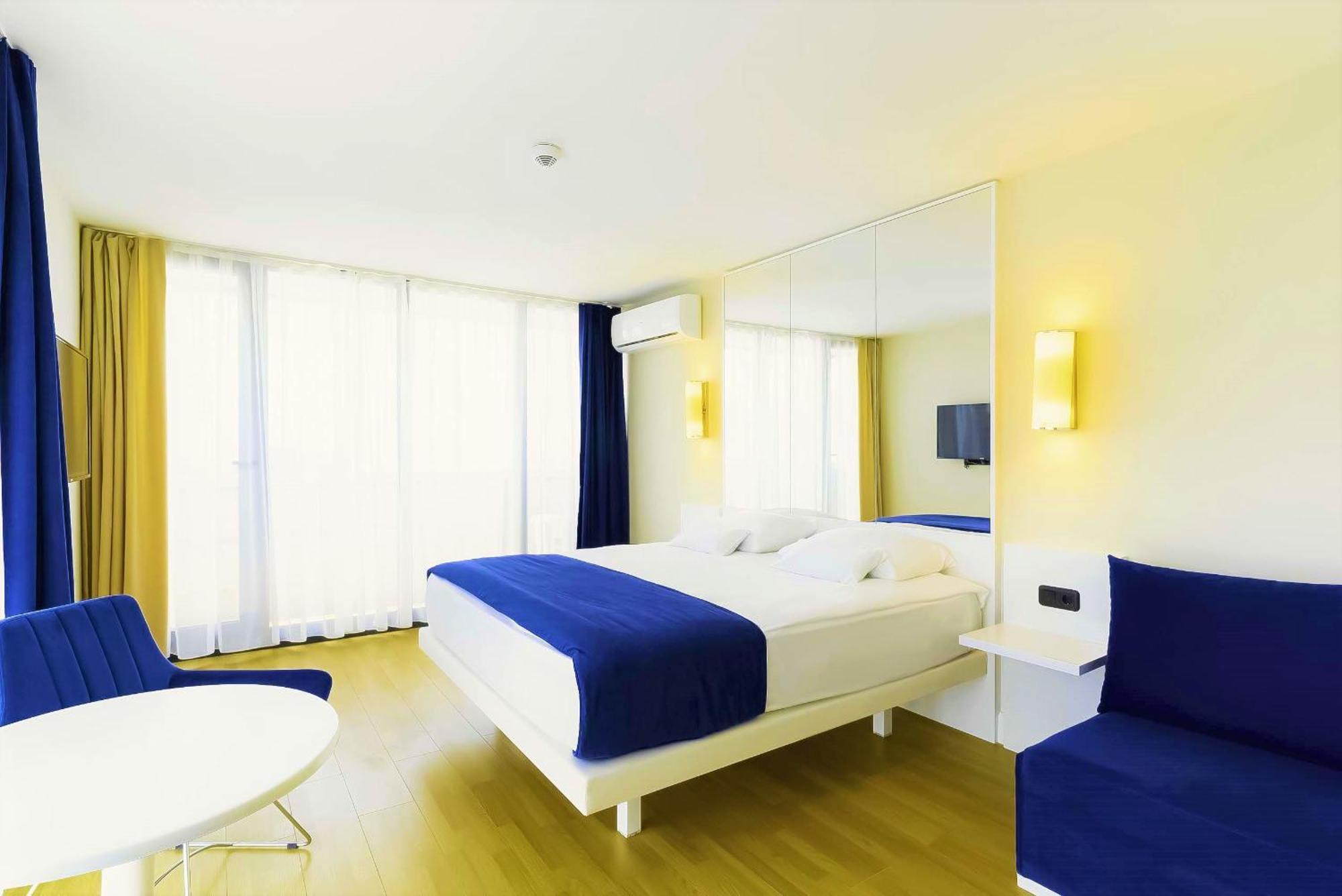 Elegance Sea View Aparthotel In Orbi City Батуми Екстериор снимка